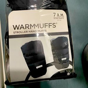 7am Enfant Warmmuffs in Black. One Size.